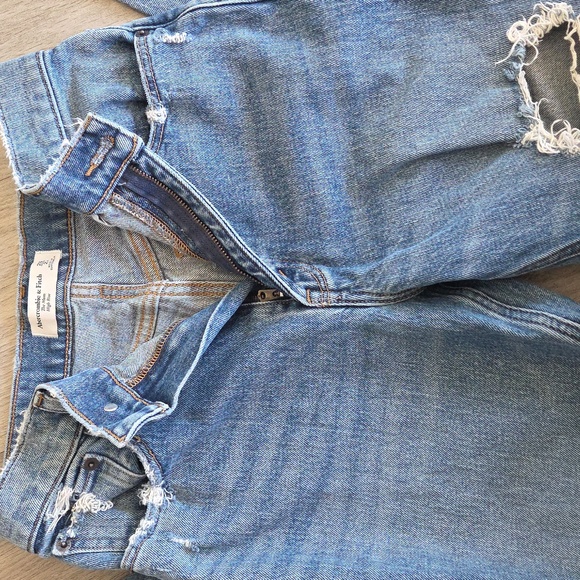 2 Women's Size 2 Jeans! Zara Black Wash/ Abercrombie& Fitch Blue Wash. - Picture 2 of 8